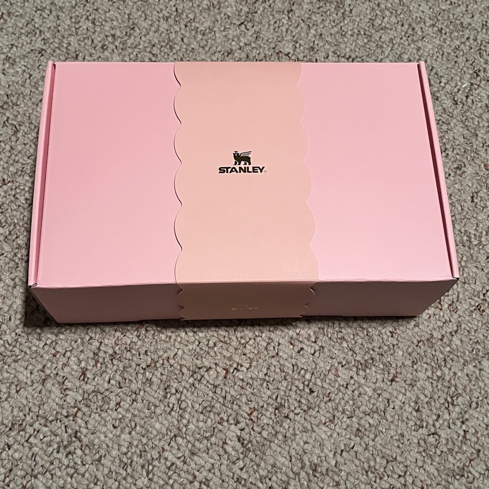 NWT The Valentine’s Day Quencher H2.0 Flowstate Tumbler - Picture 3 of 7